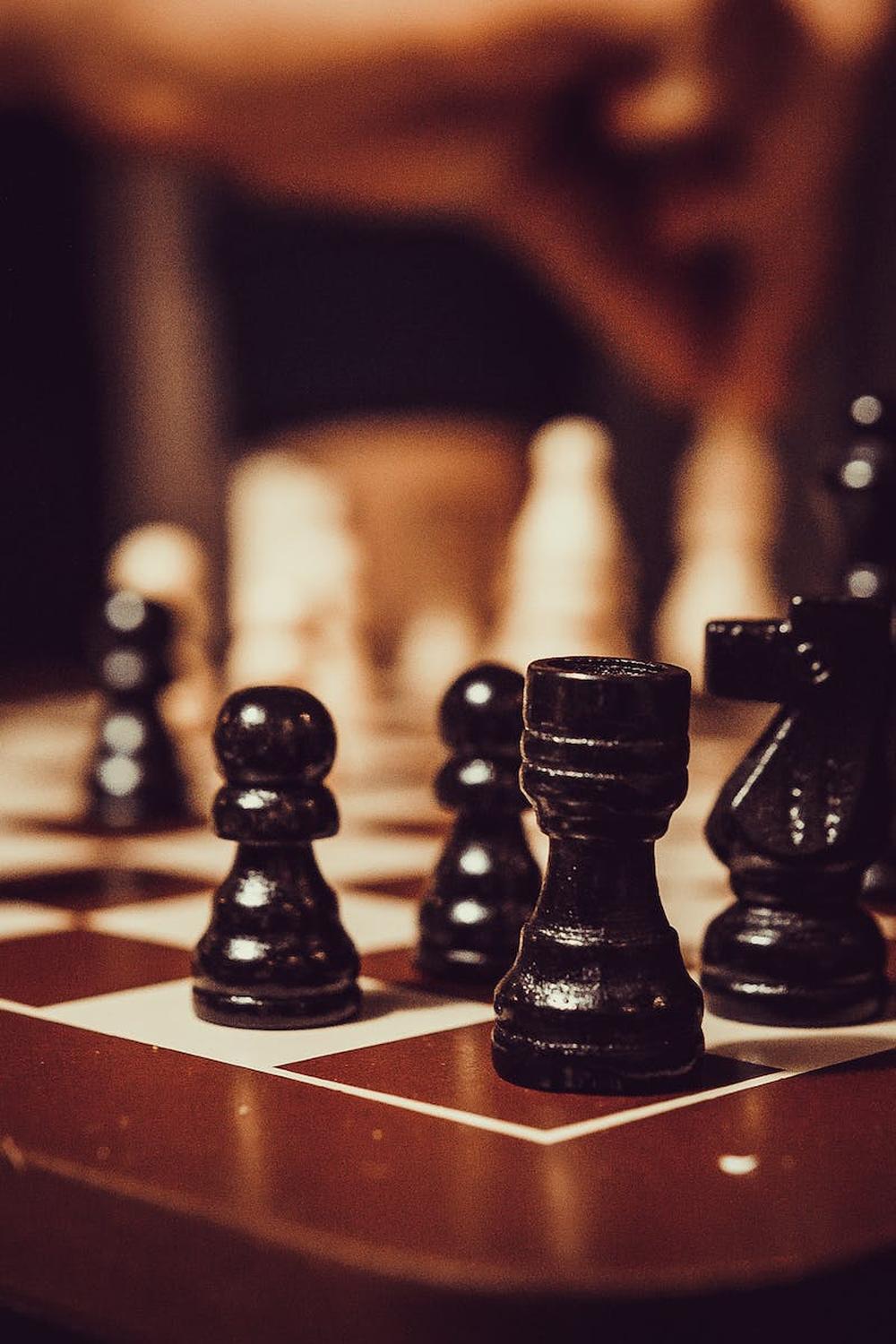 black_and_white_chess_pieces_on_chess_board